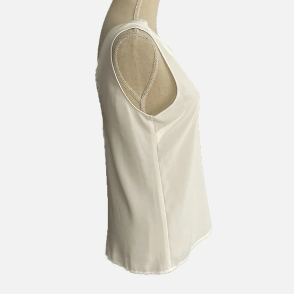 Dynamite Sleeveless Top Size XS White V-neckline Pleated Detail Neutral Basic - Picture 2 of 8